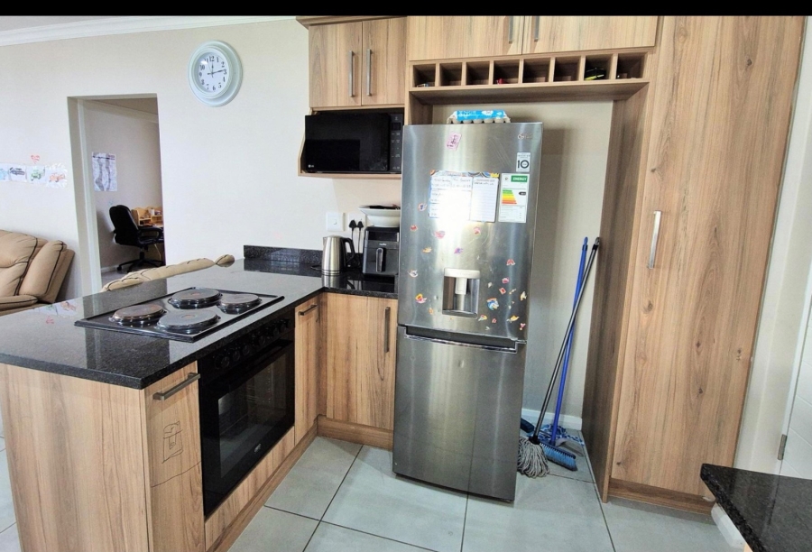 3 Bedroom Property for Sale in Overbaakens Eastern Cape